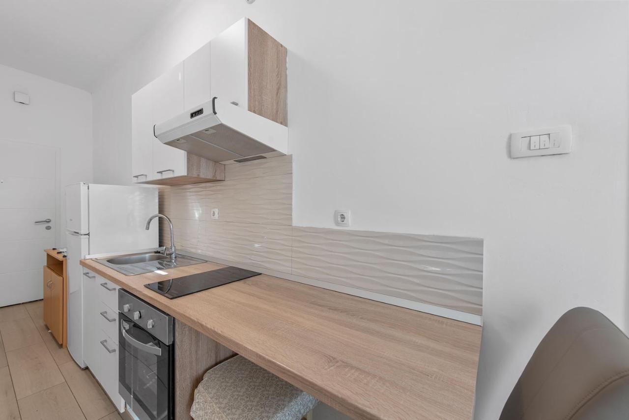 Little Flower City Studio 5 - Rijeka Rent Bagian luar foto