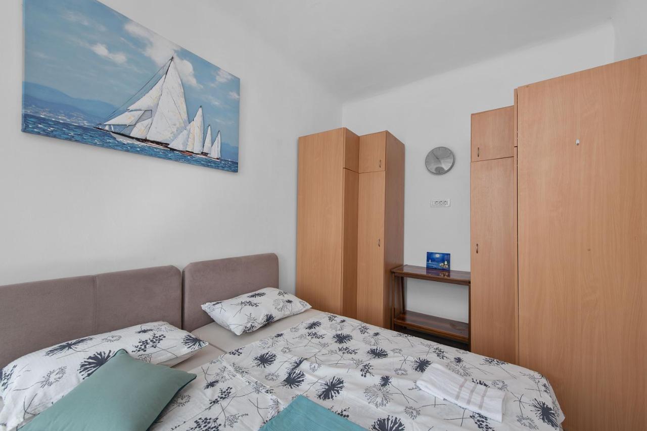 Little Flower City Studio 5 - Rijeka Rent Bagian luar foto