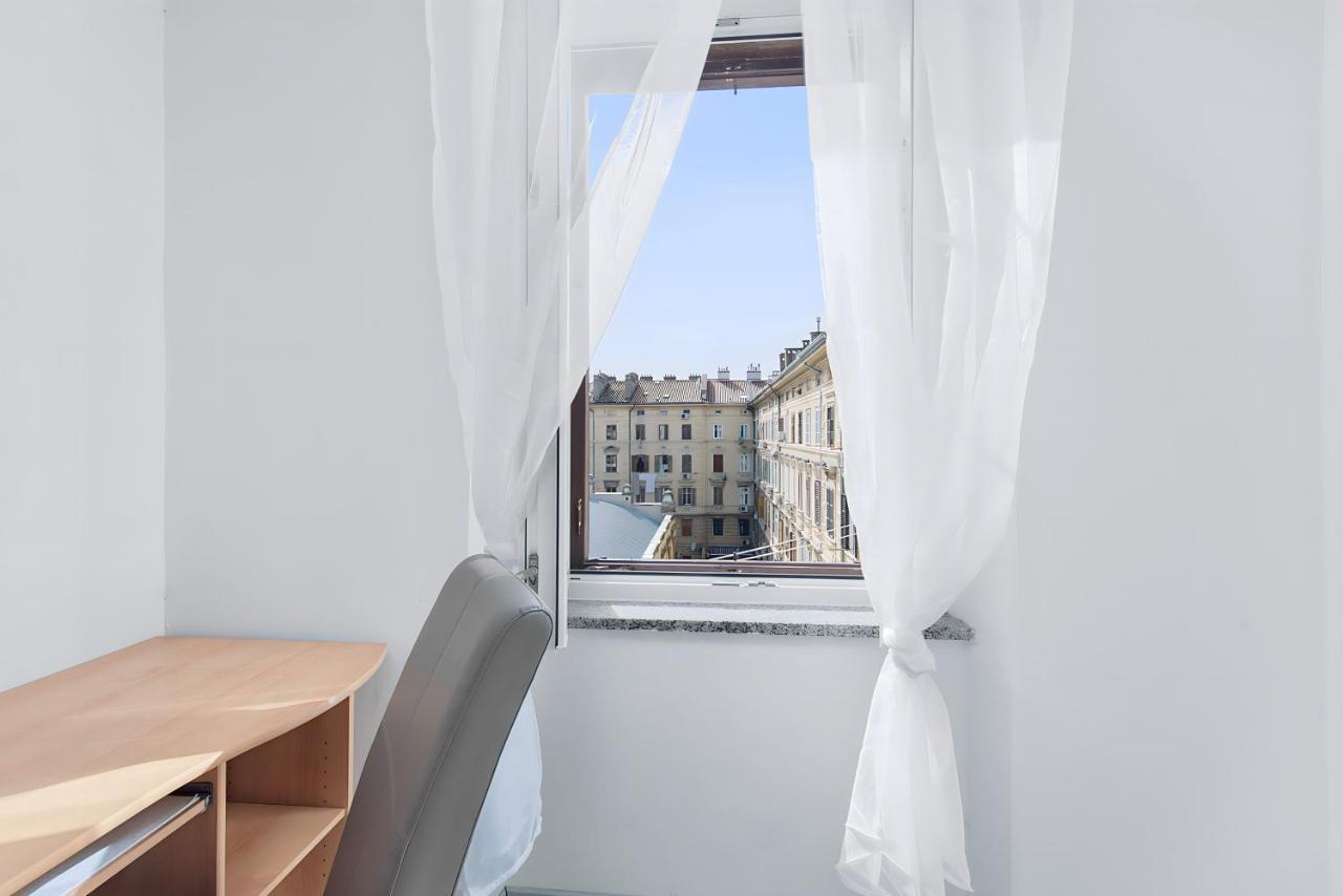 Little Flower City Studio 5 - Rijeka Rent Bagian luar foto