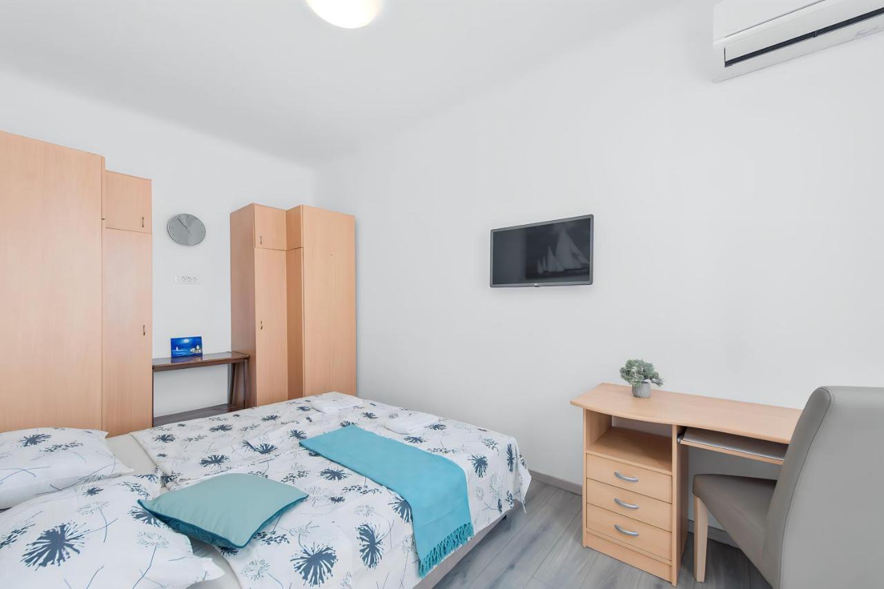 Little Flower City Studio 5 - Rijeka Rent Bagian luar foto